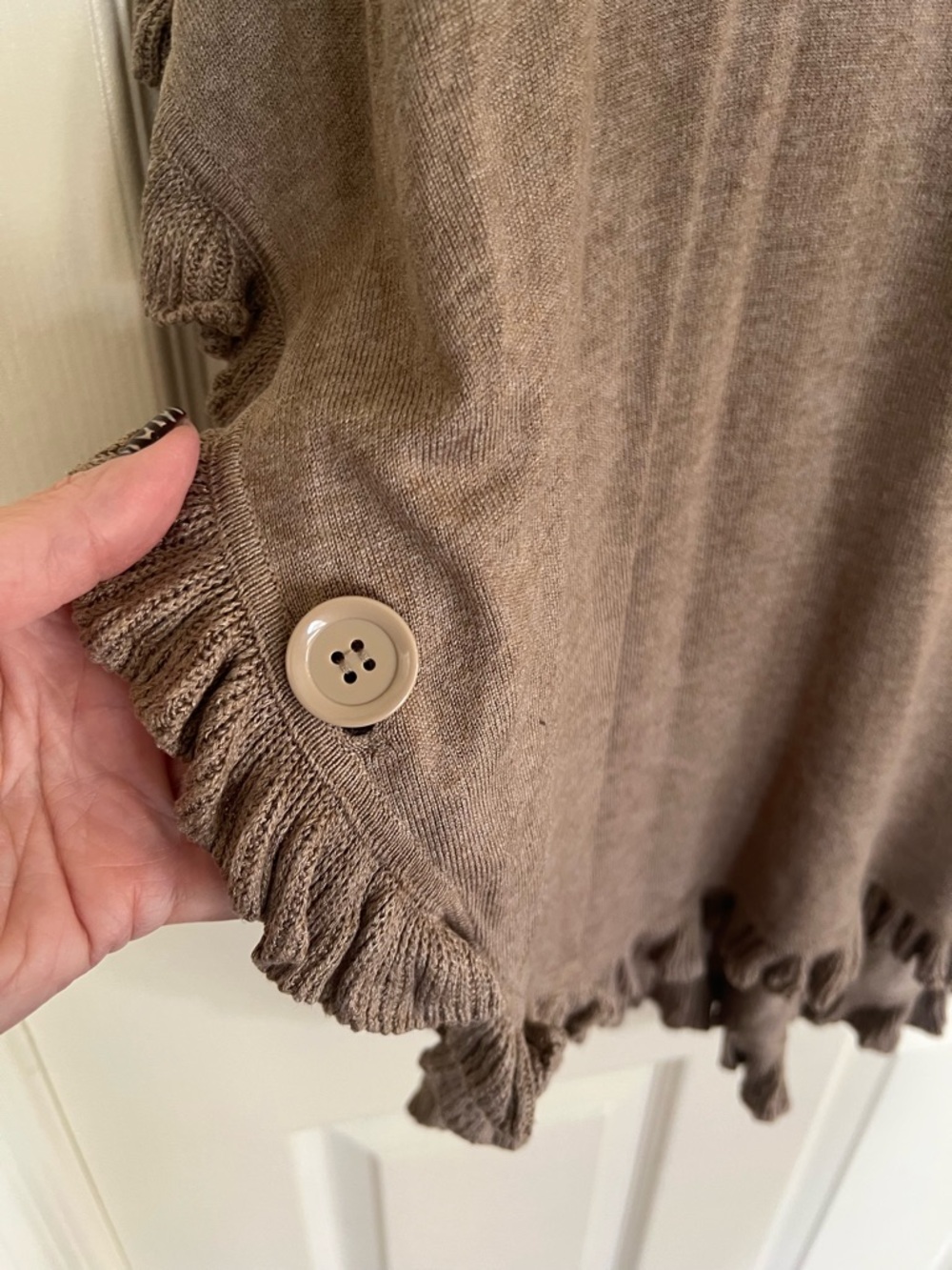 Joseph A Taupe Ruffle Poncho Sweater M Cowl Neck Knit Cape Style Top - Picture 11 of 11